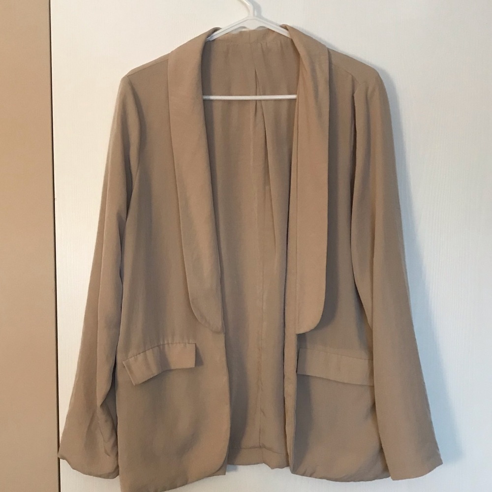 Cream Silk-ish Blazer 🤩